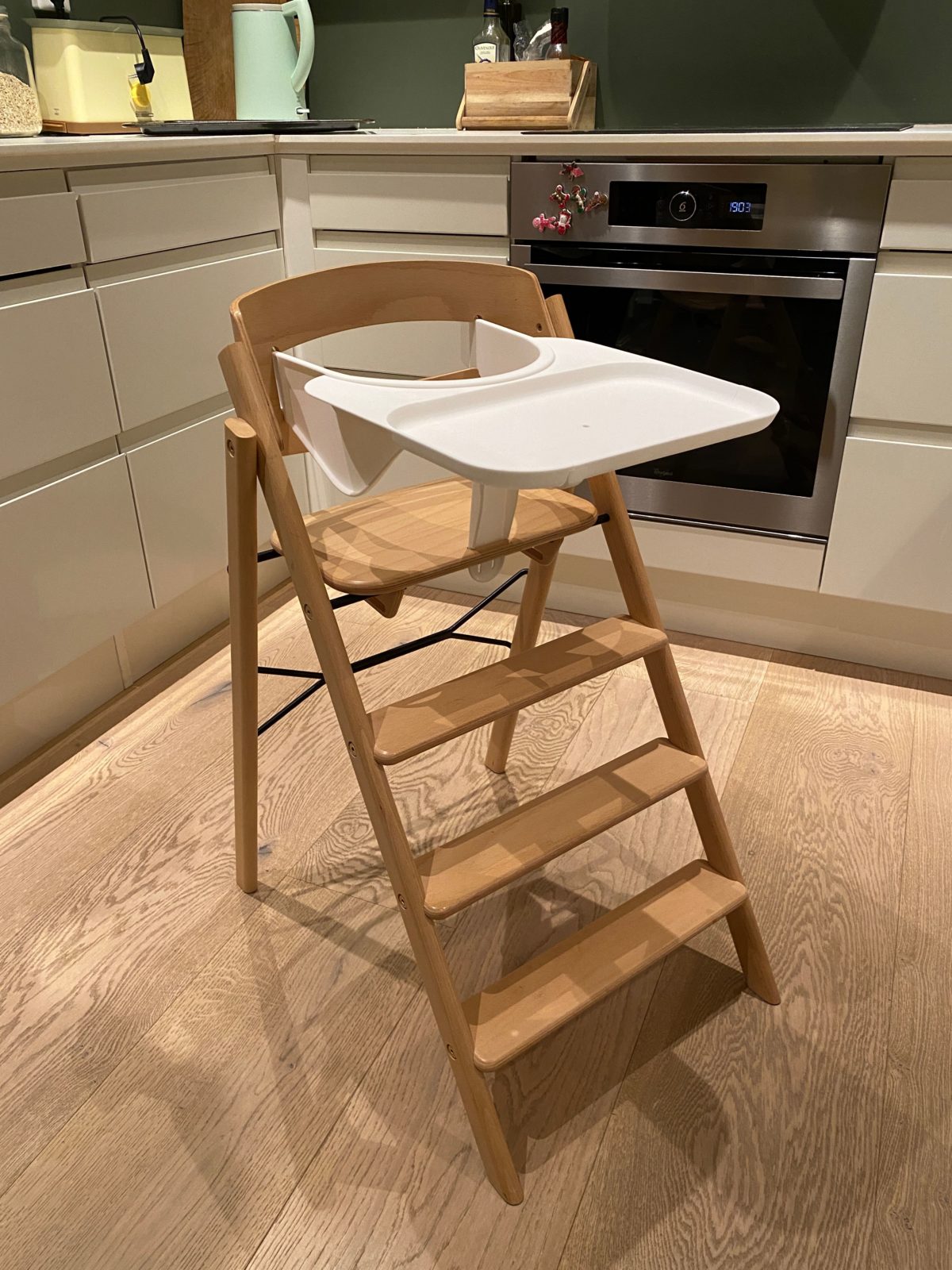 Kaos high top chair tray